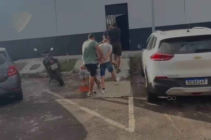 Homens foram presos pela Corpatri - (crédito: PCDF/Divulgação) Homens foram presos pela Corpatri - (crédito: PCDF/Divulgação)