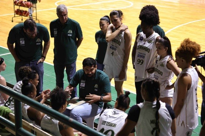 Reta final terá confrontos importantes para o Cerrado buscar a classificação aos playoffs na temporada de estreia do time na LBF - (crédito: Felipe Costa/Cerrado Basquete) Reta final terá confrontos importantes para o Cerrado buscar a classificação aos playoffs na temporada de estreia do time na LBF - (crédito: Felipe Costa/Cerrado Basquete)
