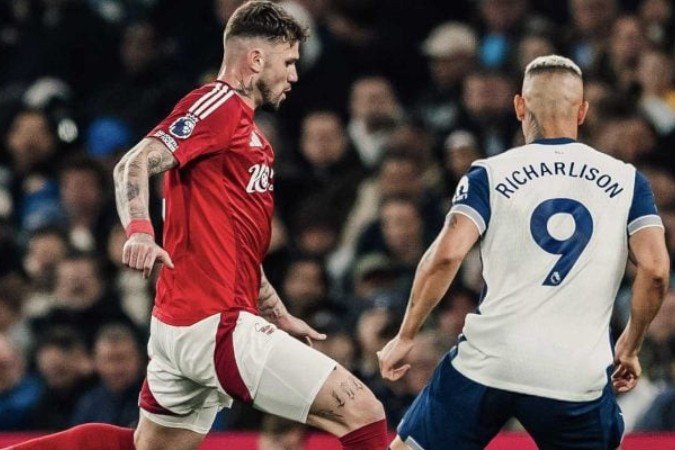 Morato em disputa de bola com Richarlison, do Tottenham, na Premier League - (crédito: Foto: Divulgação) Morato em disputa de bola com Richarlison, do Tottenham, na Premier League - (crédito: Foto: Divulgação)