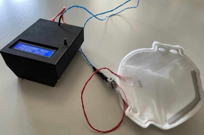 No estilo FFP2, tem um sensor de gás especializado capaz de identificar por meio de metabólitos se há indícios de doença renal crônica - (crédito: ACS Sensor 2025) No estilo FFP2, tem um sensor de gás especializado capaz de identificar por meio de metabólitos se há indícios de doença renal crônica - (crédito: ACS Sensor 2025)