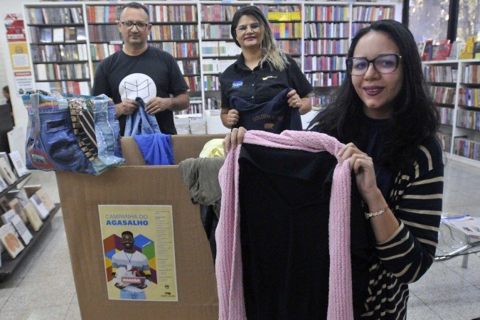 Mariana Dourado é diretora da editora UnB e também ajuda com a coleta. - (crédito: Minervino Júnior/CB/D.A.Press) Mariana Dourado é diretora da editora UnB e também ajuda com a coleta. - (crédito: Minervino Júnior/CB/D.A.Press)