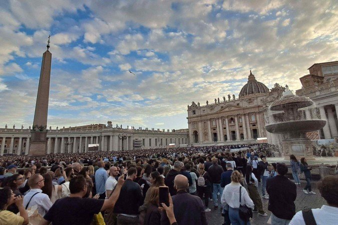 Conclave: o livro, o filme e um dia na Praça São Pedro - (crédito: Uai Turismo) Conclave: o livro, o filme e um dia na Praça São Pedro - (crédito: Uai Turismo)