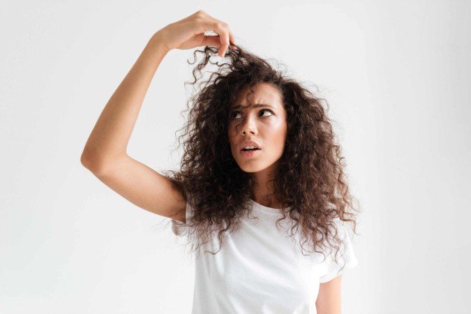 O S-Drive escaneia o sinal de onda senoidal emitido pela raiz do cabelo - (crédito: Freepik) O S-Drive escaneia o sinal de onda senoidal emitido pela raiz do cabelo - (crédito: Freepik)