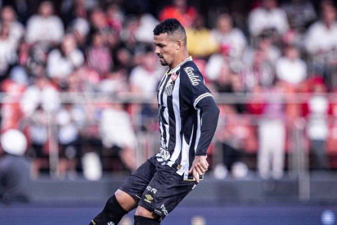 ZÉ IVALDO - Travou um bom duelo com Breno Herculano, onde perdeu algumas das disputas. Errou muitos passes e ainda perdeu o pênalti que definiu o confronto. Nota: 4,5 - Foto: Raul Baretta/Santos FC