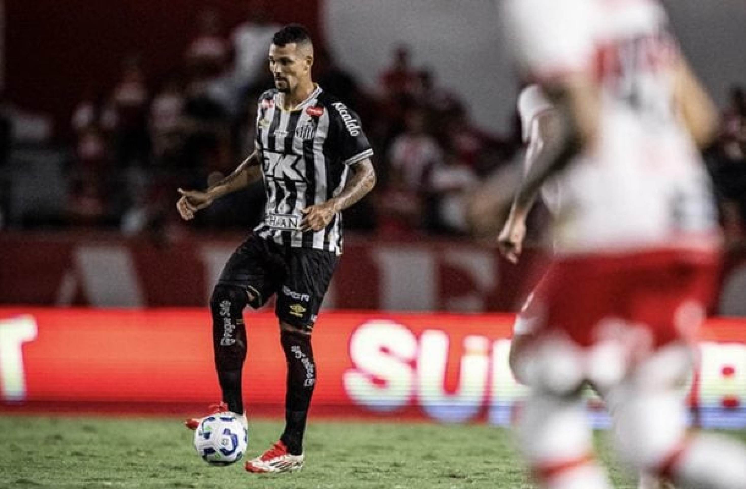 Zé Ivaldo foi titular contra o CRB e acabou perdendo o pênalti decisivo  -  (crédito: Foto: Raul Baretta/Santos FC)