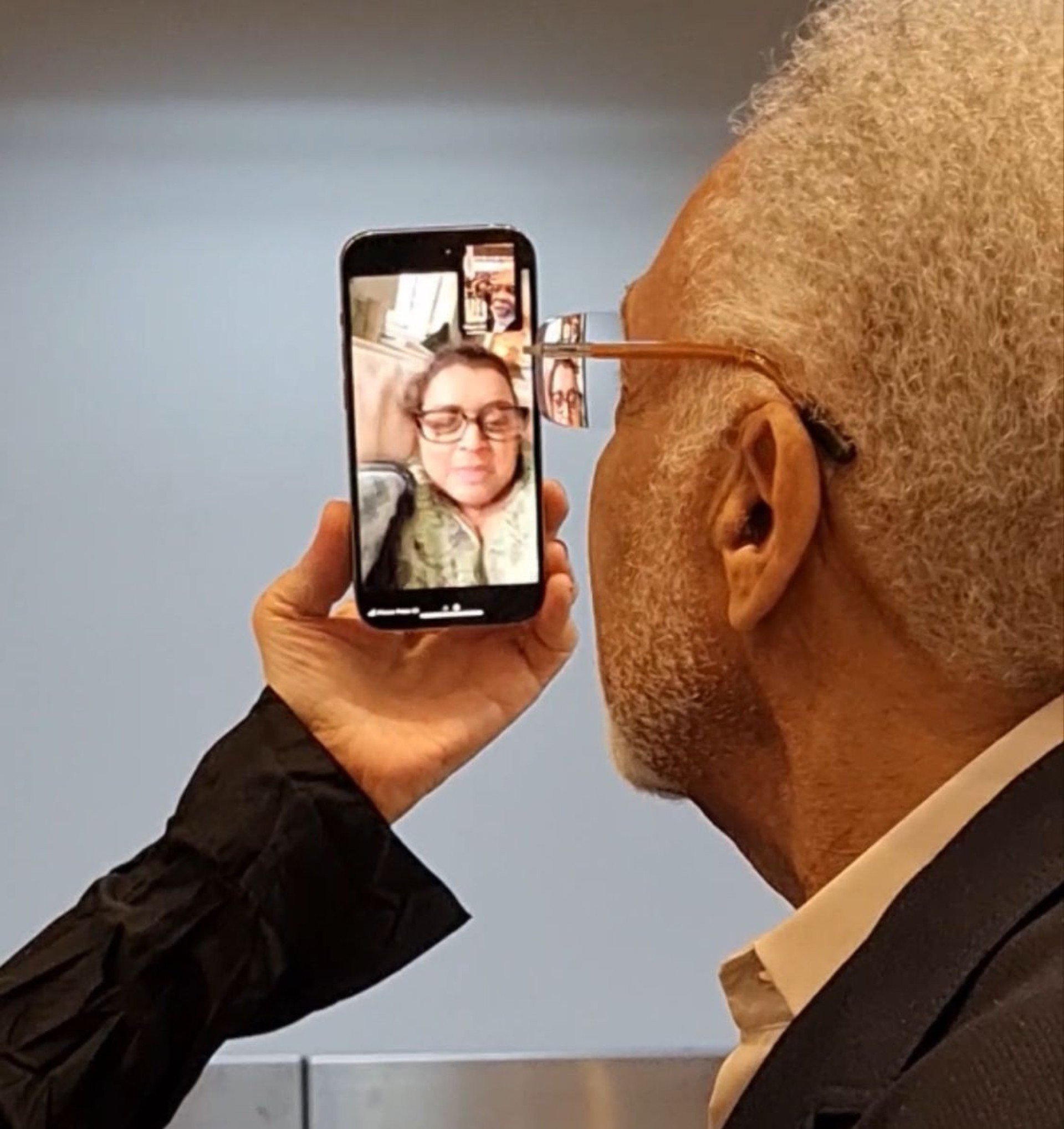 Cena emocionante com Gilberto Gil no aeroporto termina em corrente de apoio para Preta Gil