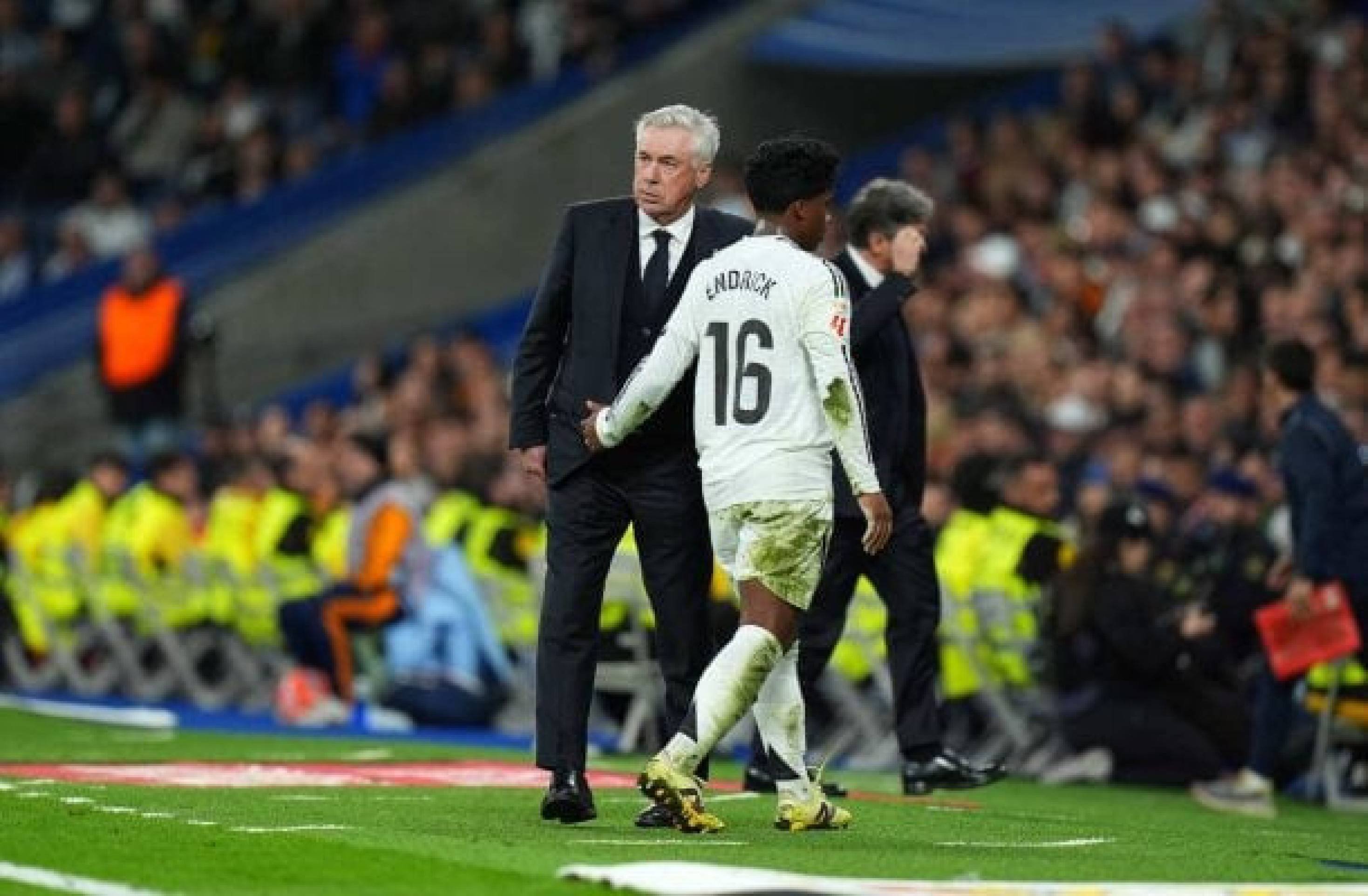 Endrick se despede de Carlo Ancelotti no Real Madrid