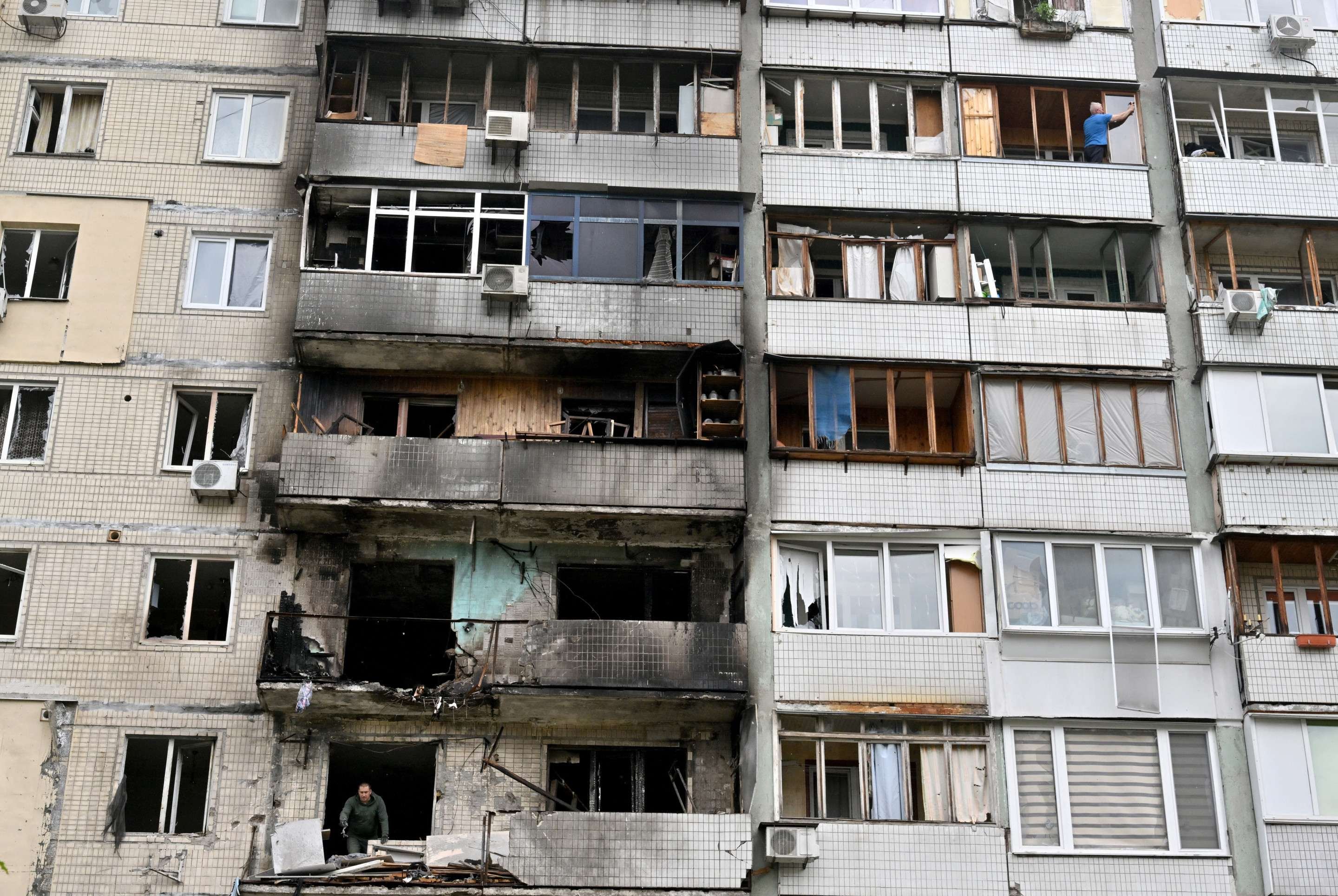 Rússia bombardeia Kiev durante maior troca de prisioneiros entre os países