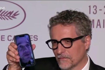 O diretor pernambucano Kleber Mendonça Filho recebeu o prêmio de melhor diretor pelo filme 'O Agente S  Secreto', na 78ª edição do Festival de Cinema de Cannes -  (crédito:  Reprodução de TV)
