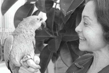 Lea Goldstein correu um abaixo-assinado no condomínio para que os moradores atestassem que Tzitzutzi não causava problema -  (crédito: Luiz Alfredo/O Cruzeiro/Arquivo EM - Setembro de 1972)