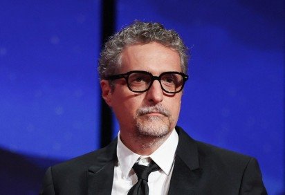  Brazilian director Kleber Mendonca Filho delivers a speech after winning the Best Director prize for the film "O Agente Secreto" (The Secret Agent) during the closing ceremony at the 78th edition of the Cannes Film Festival in Cannes, southern France, on May 24, 2025. (Photo by Valery HACHE / AFP)
       -  (crédito:  AFP) - Brazilian director Kleber Mendonca Filho delivers a speech after winning the Best Director prize for the film "O Agente Secreto" (The Secret Agent) during the closing ceremony at the 78th edition of the Cannes Film Festival in Cannes, southern France, on May 24, 2025. (Photo by Valery HACHE / AFP)
       -  (crédito:  AFP)