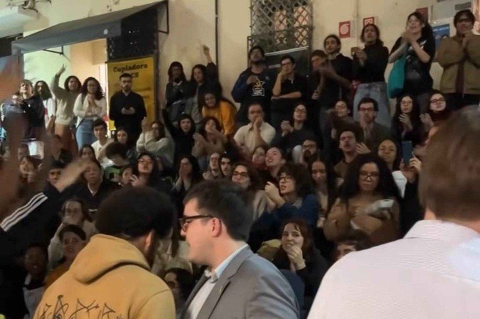 Segundo os manifestantes, eles ocuparam o prédio velho em forma de protesto, mas tudo de forma organizada e pacífica - (crédito: Reprodução/Instagram/@puc_sp) Segundo os manifestantes, eles ocuparam o prédio velho em forma de protesto, mas tudo de forma organizada e pacífica - (crédito: Reprodução/Instagram/@puc_sp)