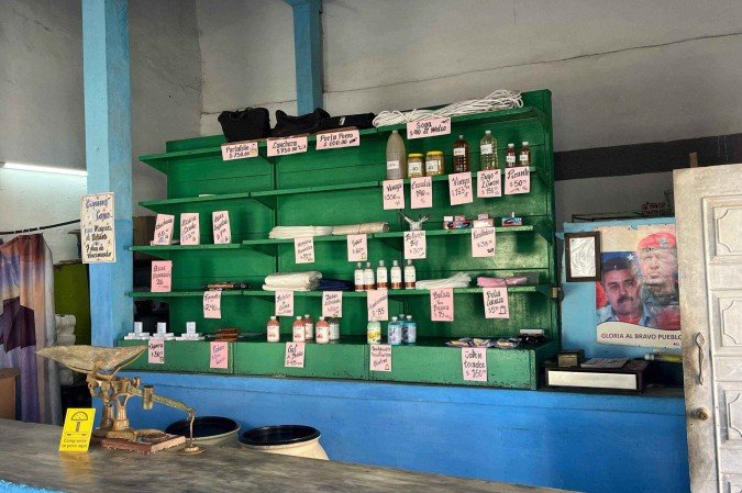 Cubanos enfrentam filas para comprar produtos básicos em mercado estatal - (crédito: Vinicius Pereira / BBC News Brasil) Cubanos enfrentam filas para comprar produtos básicos em mercado estatal - (crédito: Vinicius Pereira / BBC News Brasil)