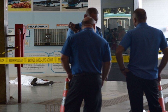 Darlan William, 35, foi assassinado na plataforma E da Rodoviária do Plano Piloto. Um vigilante conseguiu impedir a fuga do autor - (crédito: Barbara Cabral/Esp. CB/D.A. Press.) Darlan William, 35, foi assassinado na plataforma E da Rodoviária do Plano Piloto. Um vigilante conseguiu impedir a fuga do autor - (crédito: Barbara Cabral/Esp. CB/D.A. Press.)