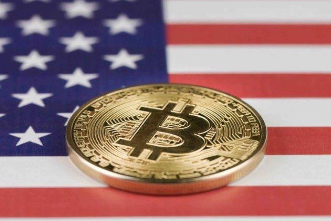 Ellen Campbell está incomodada com o que ela descreve como um zumbido constante da mina de Bitcoin de Greenidge - (crédito: BBC) Ellen Campbell está incomodada com o que ela descreve como um zumbido constante da mina de Bitcoin de Greenidge - (crédito: BBC)
