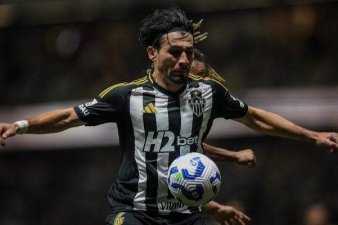 JÚNIOR ALONSO: Fez um bom jogo. Ao contrário do companheiro de zaga, não levou sustos com cartões. NOTA: 6,0. Foto: Pedro Souza / Atletico MG