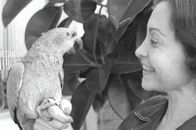 Lea Goldstein correu um abaixo-assinado no condomínio para que os moradores atestassem que Tzitzutzi não causava problema - (crédito: Luiz Alfredo/O Cruzeiro/Arquivo EM - Setembro de 1972) Lea Goldstein correu um abaixo-assinado no condomínio para que os moradores atestassem que Tzitzutzi não causava problema - (crédito: Luiz Alfredo/O Cruzeiro/Arquivo EM - Setembro de 1972)