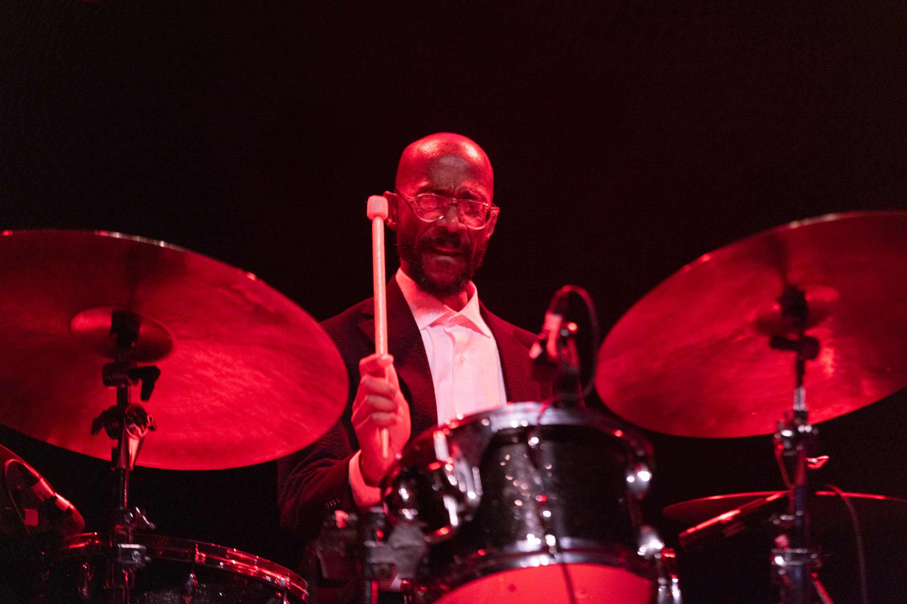 C6 Fest 2025 mostra abordagens novas de jazz em segundo dia