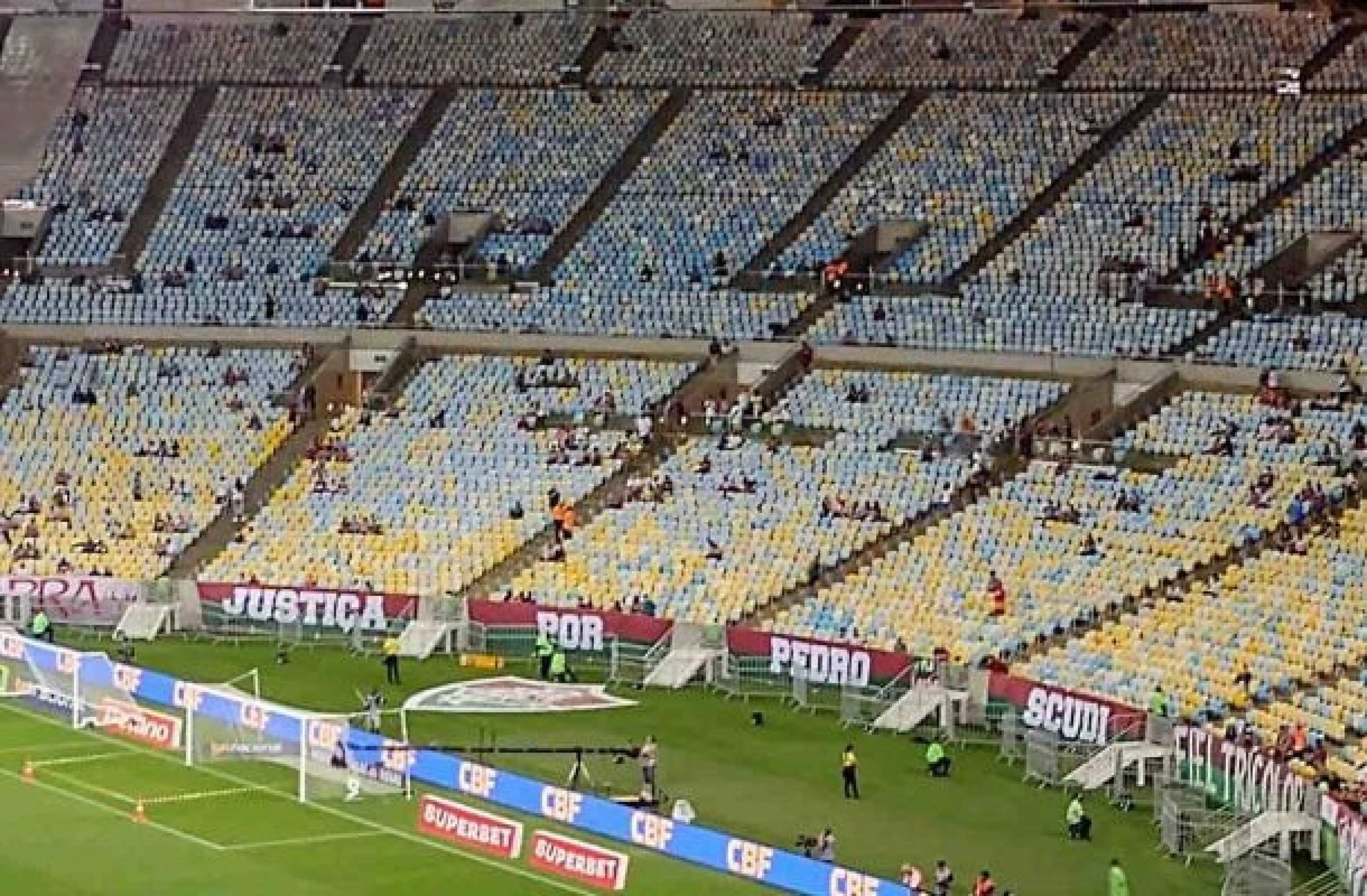 Torcida do Fluminense relembra ‘caso Pedro Scudi’ contra o Vasco