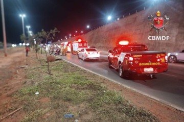 Motociclista de 36 anos morre após colidir moto contra carro neste sábado (24) -  (crédito: Divulgação/ CBMDF)