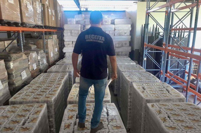 Fiscalização ocorreu em rodovias e transportadoras do DF
- (crédito: Divulgação/GDF) Fiscalização ocorreu em rodovias e transportadoras do DF
- (crédito: Divulgação/GDF)