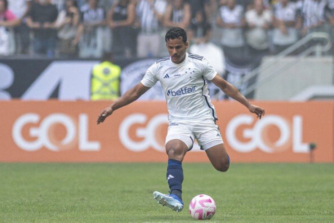 KAIKI - Fez uma boa jogada individual no início do primeiro tempo. Quase marcou de cabeça no fim do jogo. Foi seguro na defesa e ajudou com saídas de bola- Nota: 7,5 - Foto: Staff Images / CRUZEIRO
