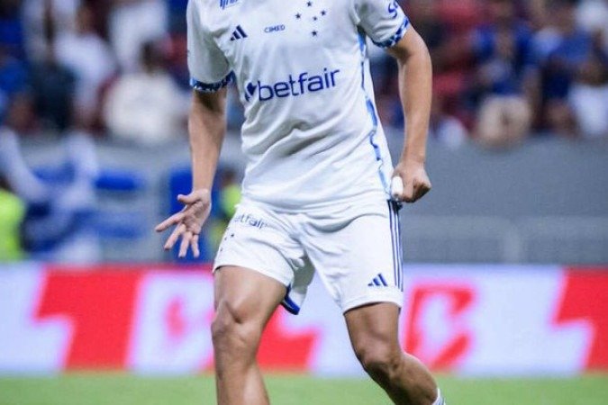 EDUARDO - Entrou aos 21 do segundo tempo no lugar de Gabigol e ajudou na recomposiÃ§Ã£o do meio de campo. Furou uma bola na Ã¡rea. - Nota: 7,0 - Foto: Gustavo Aleixo/Cruzeiro