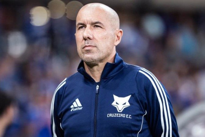 TÉCNICO LEONARDO JARDIM - Manteve a dupla Gabigol e Kaio Jorge de titular e deu certo. Conseguiu deixar a equipe ofensiva mesmo com a ausência de Matheus Pereira. Depois do intervalo, o time não voltou muito bem e demorou para mexer. Além disso, as substituições não ajudaram o time a manter o nível do primeiro tempo - Nota:  7,0 - Foto: Gustavo Aleixo/Cruzeiro