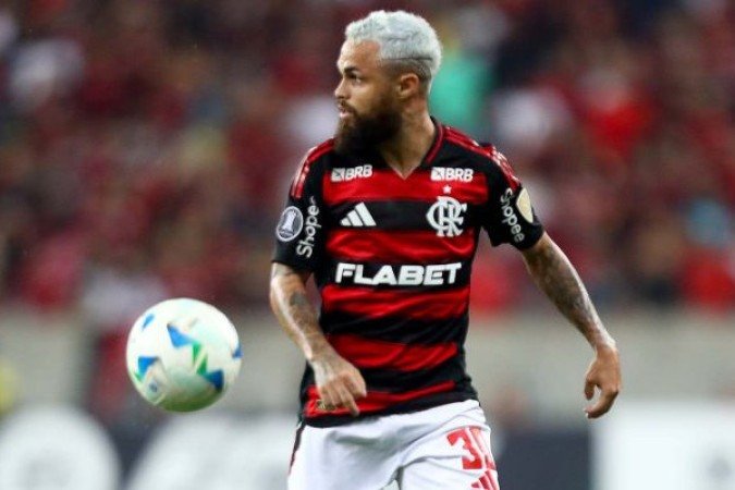 MICHAEL - Entrou no intervalo na vaga de Michael. Substituição correta, mas o atacante não encontrou boas soluções e prendeu muito a bola. O lado bom foi que ao menos conseguiu segurar um pouco mais o endiabrado lateral palmeirense Giay. NOTA 5,0  Foto: Gilvan de Souza/Flamengo.