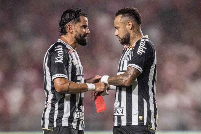 RINCÓN - Protegeu bem o meio-campo e foi bem nas ações defensivas. Demonstrou um pouco de insegurança com a posse de bola, com baixa precisão nos passes e alto número de bolas perdidas. NOTA: 5,0 - Foto: Raul Baretta/ Santos