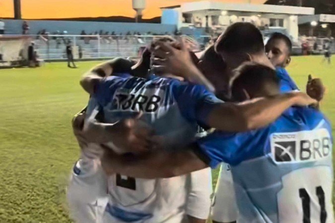 Capital comemora o gol da vitória contra o Goianésia: gol aos 45 minutos do primeiro tempo - (crédito: Divulgação/Capital) Capital comemora o gol da vitória contra o Goianésia: gol aos 45 minutos do primeiro tempo - (crédito: Divulgação/Capital)