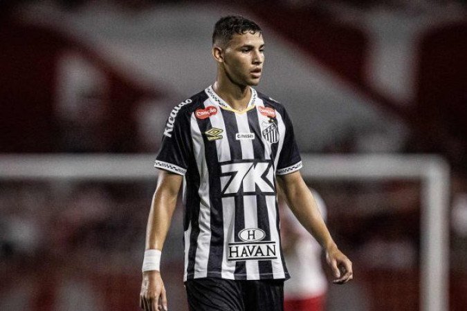 DAVID WASHINGTON - Teve papel importante no lance do gol de Guilherme. No lance, fez bem o papel de pivô e clareou a jogada com Souza. Faltou aproveitar melhor suas oportunidades, mas teve uma boa atuação. NOTA: 6,5 - Foto: Raul Baretta/ Santos