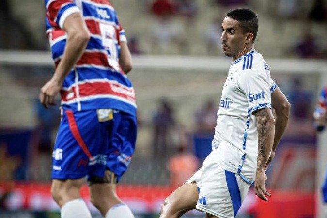 CHRISTIAN - Como de costume, muito ativo no ataque, sempre aparecendo na área e também atuando no setor defensivo com desarmes e marcações. Teve uma finalização de calcanhar na pequena área. No segundo tempo, deu uma sumida e saiu aos 44 para a entrada de Lautaro Díaz. - Nota: 7,0 - Foto: Samuel Andrade/ Cruzeiro