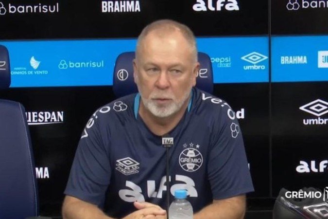 Mano Menezes disse que gostou do que viu em campo na vitória do Grêmio sobre o Bahia neste domingo (25) - (crédito: Reprodução / Grêmio TV) Mano Menezes disse que gostou do que viu em campo na vitória do Grêmio sobre o Bahia neste domingo (25) - (crédito: Reprodução / Grêmio TV)