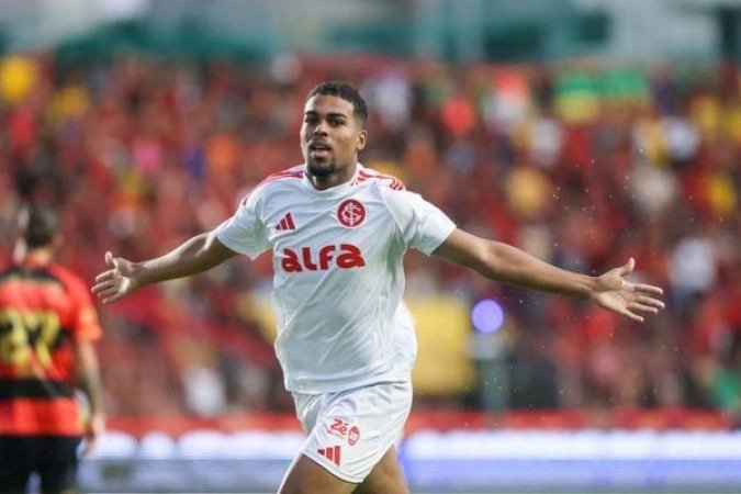 GUSTAVO PRADO - Não fez um grande primeiro tempo, mas foi decisivo ao marcar um golaço na segunda etapa, que garantiu o empate na Ilha do Retiro. Sentiu um desconforto muscular aos 22 minutos e saiu para a entrada de Raykkonen. NOTA 7,5 - Foto: Ricardo Duarte/Internacional