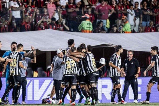Santos venceu o Vitória por 1 a 0, no Barradão, pela 10ª rodada do Brasileirão - (crédito: - Foto: Divulgação/ Santos) Santos venceu o Vitória por 1 a 0, no Barradão, pela 10ª rodada do Brasileirão - (crédito: - Foto: Divulgação/ Santos)
