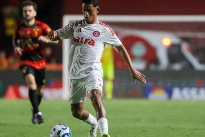 YAGO NOAL - O jovem de 18 anos entrou na vaga de Bruno Tabata aos 15 minutos do segundo tempo e fez sua estreia neste Brasileirão. NOTA 5,0 - Foto: Ricardo Duarte/Internacional