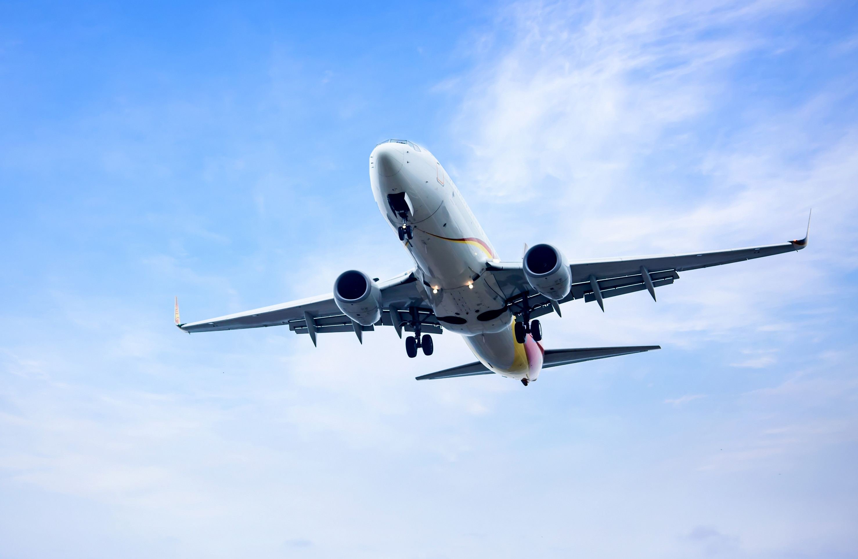 E se viajássemos de avião pelo Sistema Solar?