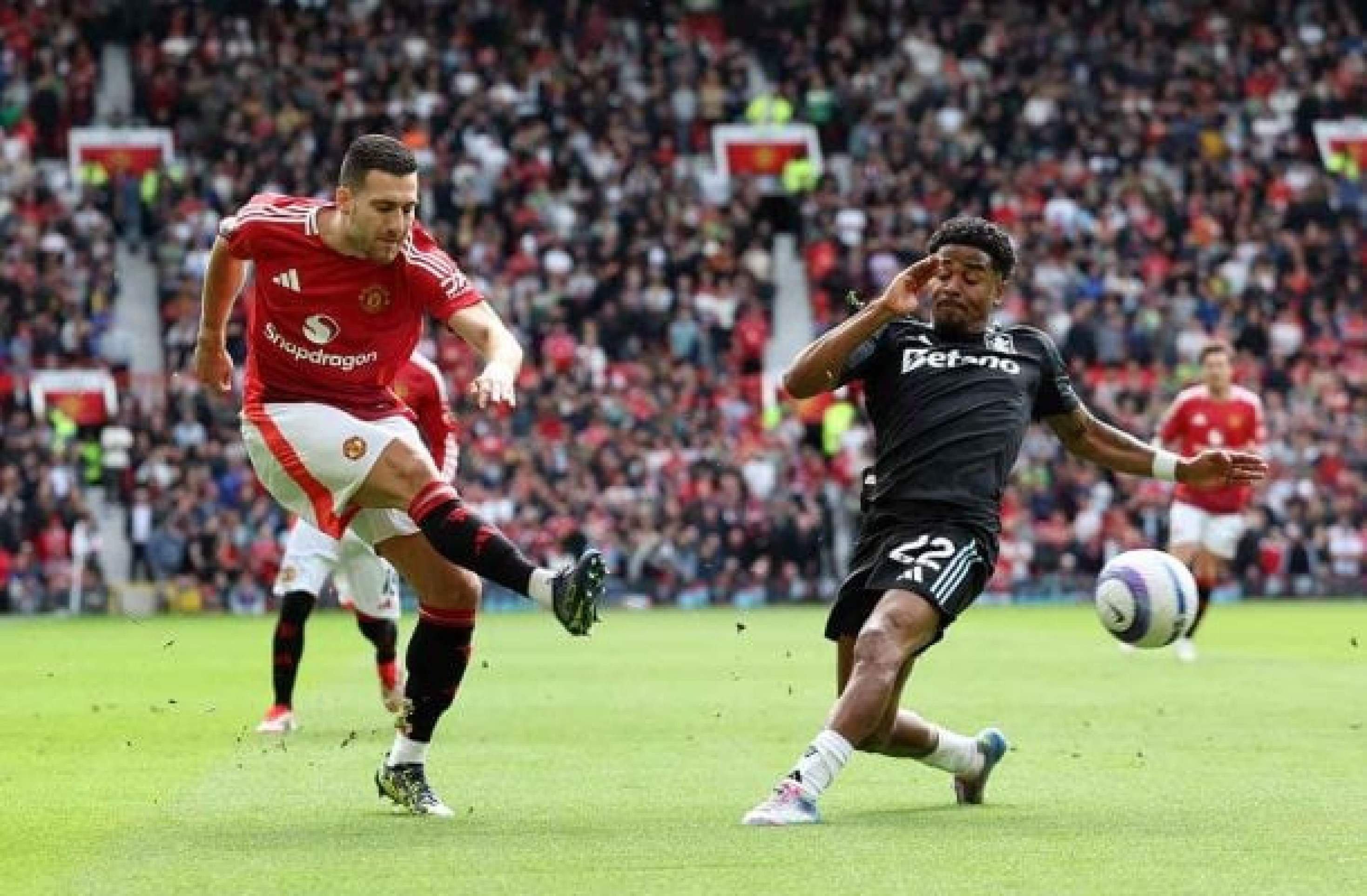 United vence e tira o Aston Villa da Champions