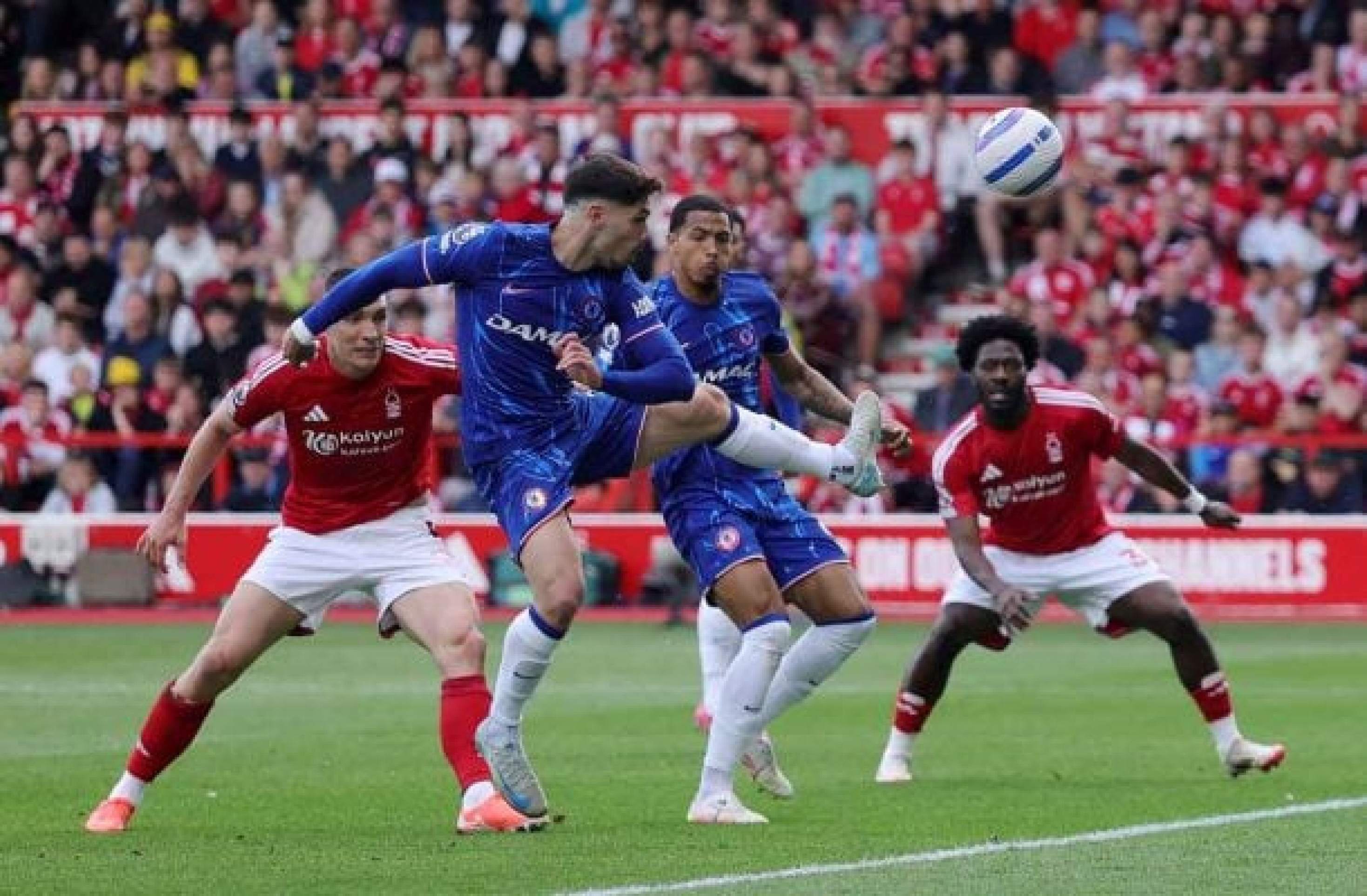 Chelsea vence Nottingham, se garante na Champions e deixa o rival em 7º