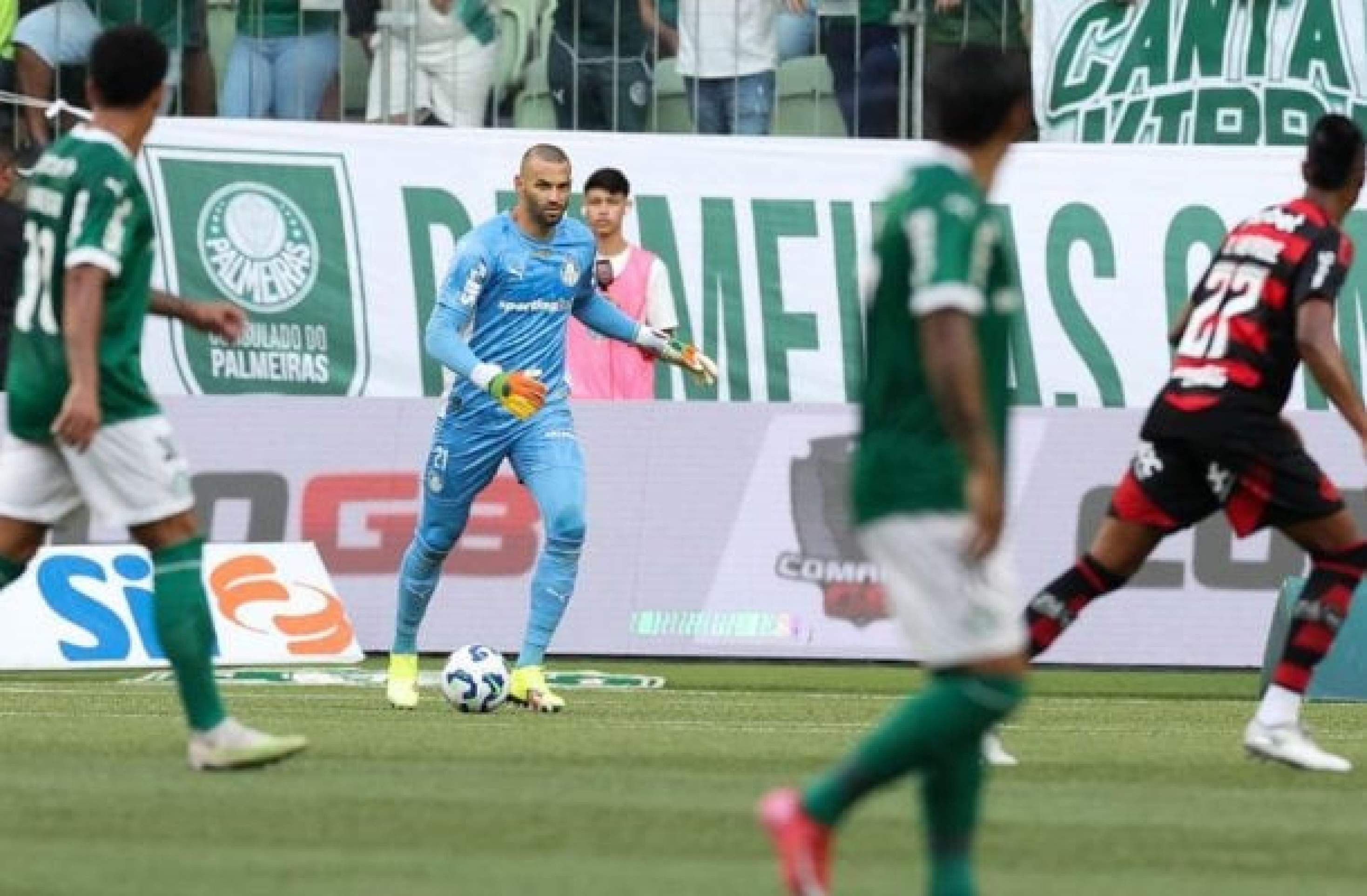 Weverton protesta contra VAR após derrota do Palmeiras: ‘Vontade de c… com tudo’