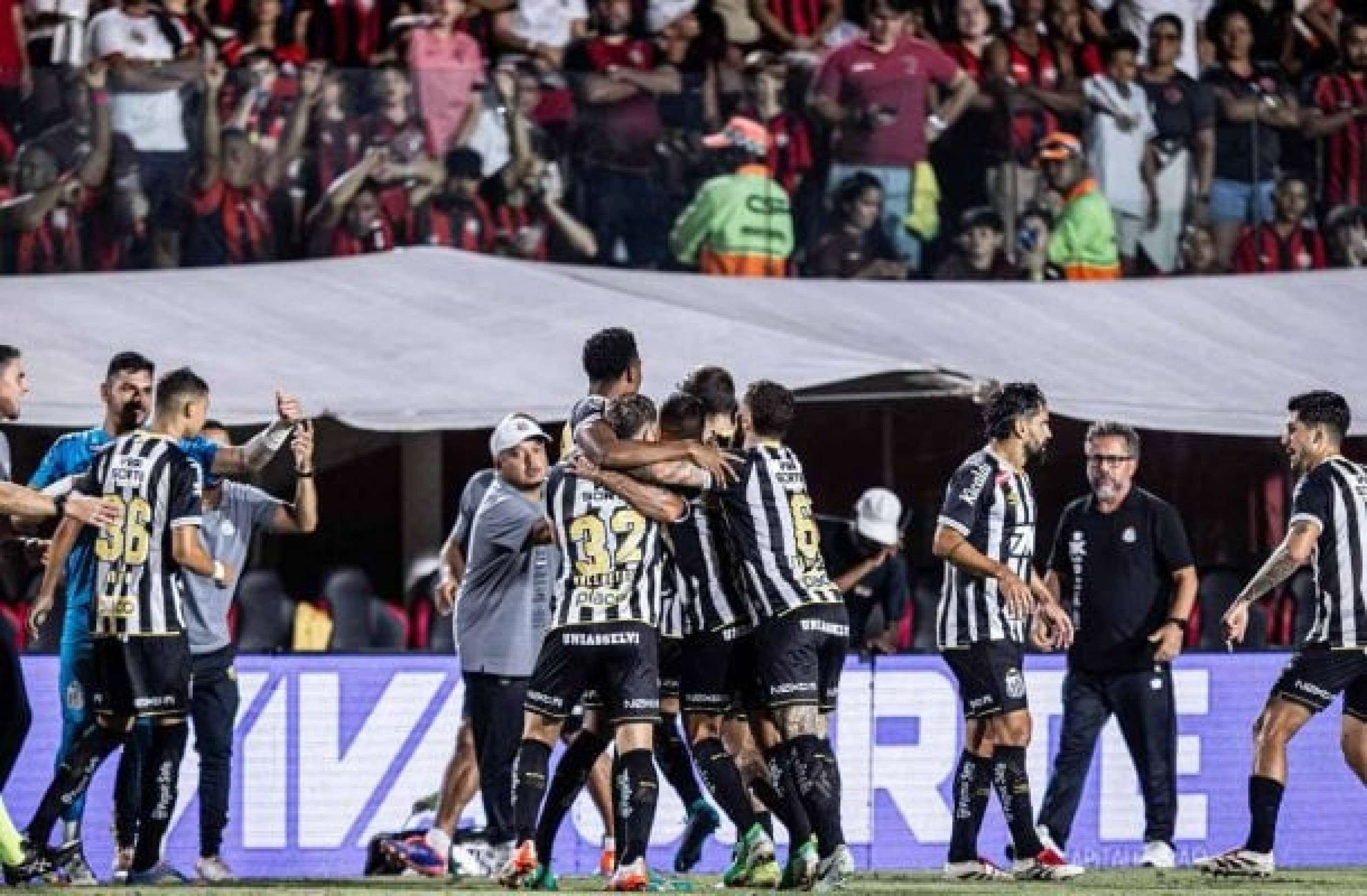 Santos venceu o Vitória por 1 a 0, no Barradão, pela 10ª rodada do Brasileirão -  (crédito: - Foto: Divulgação/ Santos)