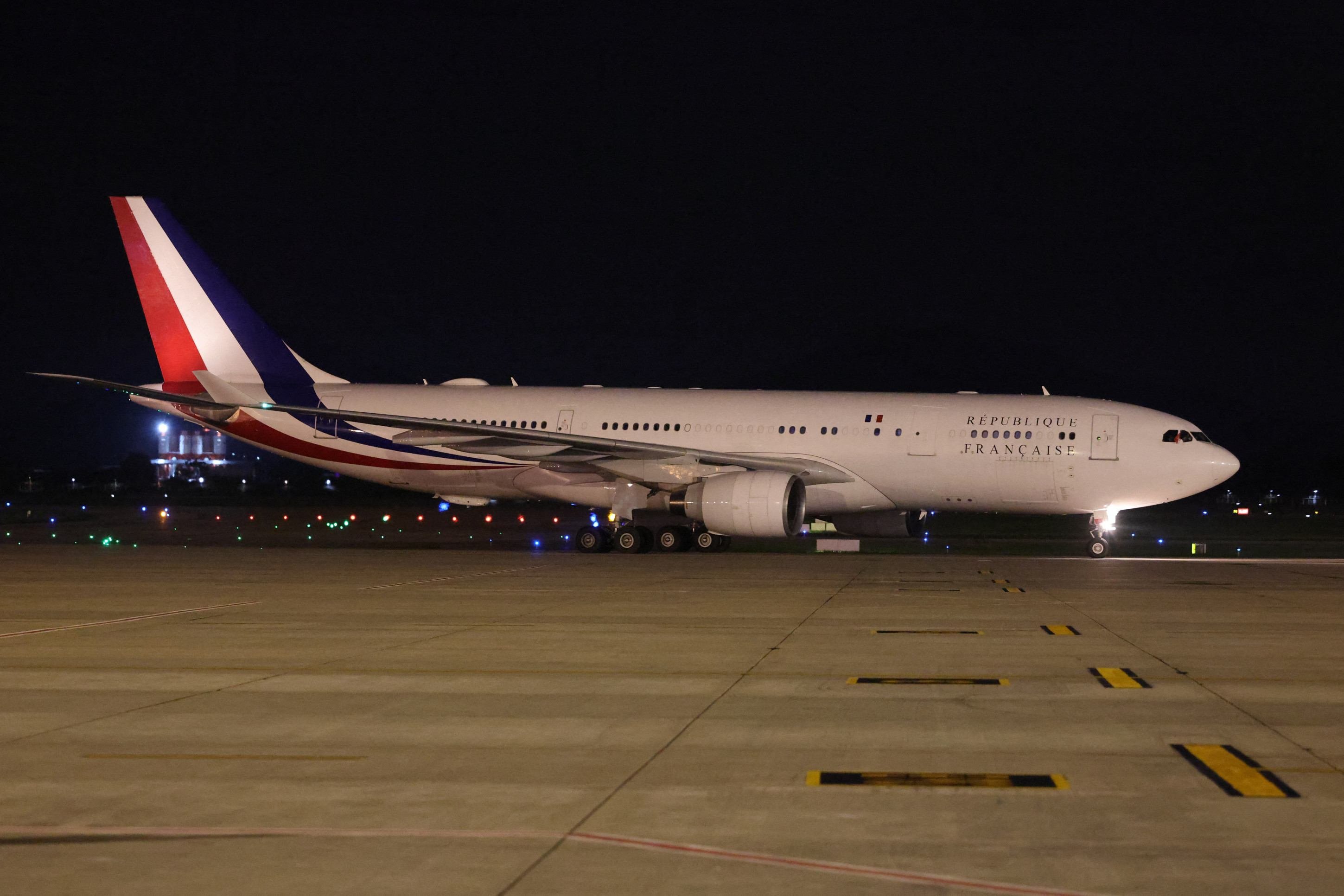  The plane carrying Frances President Emmanuel Macron and his wife Brigitte Macron arrives at Noi Bai International Airport in Hanoi on May 25, 2025. French President Emmanuel Macron arrived in Hanoi on May 25, an AFP journalist saw, for the first leg of a Southeast Asia tour that will also see him travel to Indonesia and Singapore. (Photo by Ludovic MARIN / AFP)       