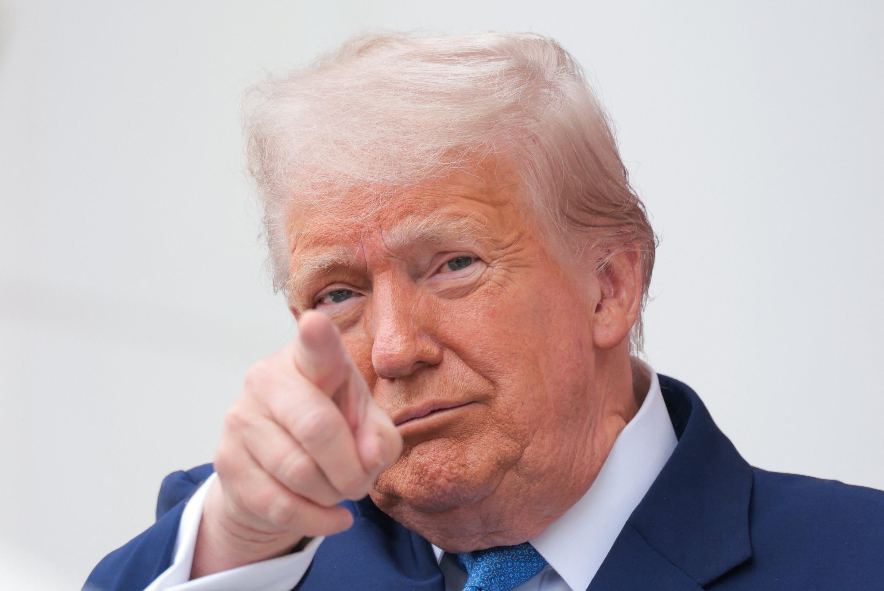 Donald Trump: 'Sempre tive uma boa relação com Vladimir Putin, mas algo aconteceu com ele. Ele ficou completamente louco!' Donald Trump: "Sempre tive uma boa relação com Vladimir Putin, mas algo aconteceu com ele. Ele ficou completamente louco!"