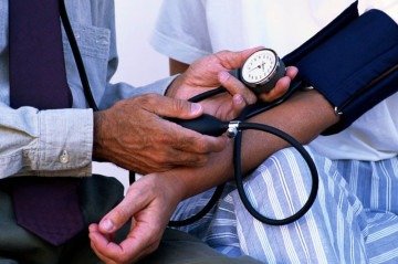 Monitorar a pressão arterial é fundamental, mas é preciso controlar fatores de risco, como sedentarismo, tabagismo e peso  -  (crédito: Administração Volgogrado/Divulgação )