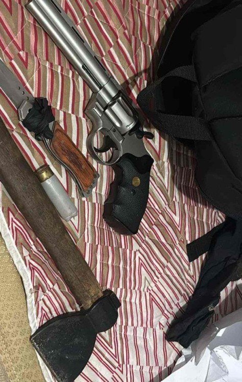 Menor foi apreendido pela polícia Menor foi apreendido pela polícia