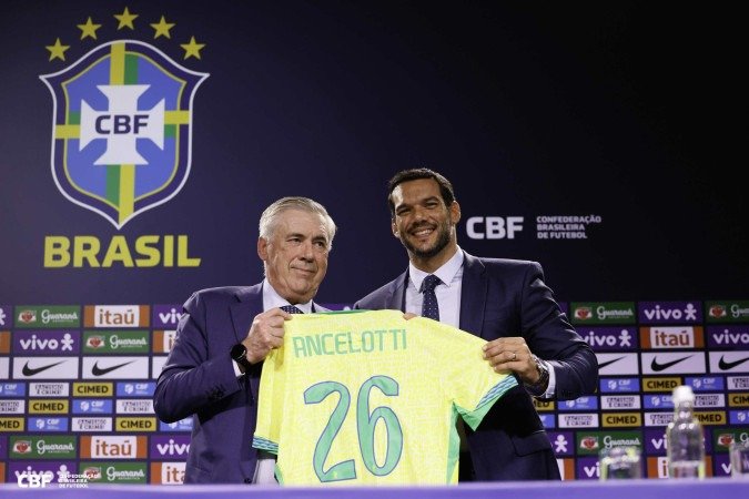 Depois de apresentado, Carlo Ancelotti, novo treinador da Seleção Brasileira, anunciou a primeira lista de convocados e concedeu entrevista coletiva à imprensa - (crédito: Rafael Ribeiro / CBF) Depois de apresentado, Carlo Ancelotti, novo treinador da Seleção Brasileira, anunciou a primeira lista de convocados e concedeu entrevista coletiva à imprensa - (crédito: Rafael Ribeiro / CBF)