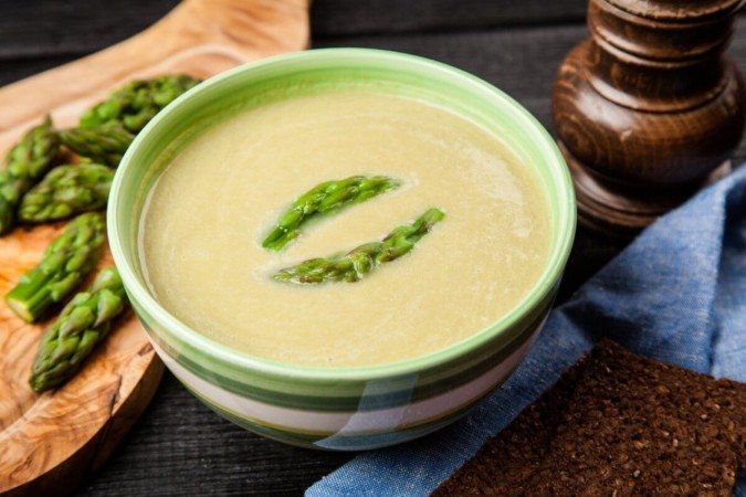 Creme de aspargo com limão (Imagem: George Dolgikh | Shutterstock) - (crédito: EdiCase) Creme de aspargo com limão (Imagem: George Dolgikh | Shutterstock) - (crédito: EdiCase)