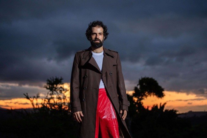 Felipe Antunes em seu novo álbum ‘Embarcação’.
- (crédito: Rodrigo Fonseca) Felipe Antunes em seu novo álbum ‘Embarcação’.
- (crédito: Rodrigo Fonseca)