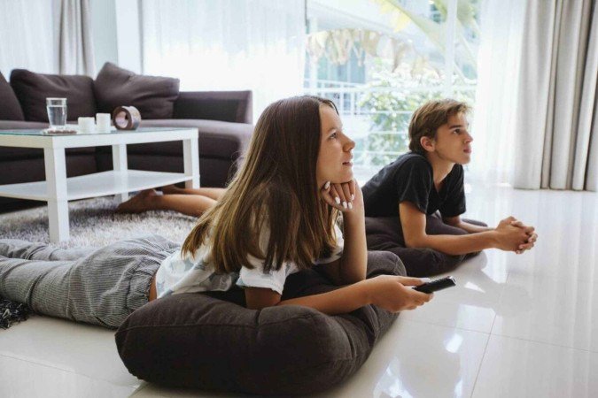 Filmes inspirados em jogos de videogame podem inspirar nas crianças o desejo de aprender programação (Imagem: Alena Ozerova | Shutterstock) - (crédito: EdiCase) Filmes inspirados em jogos de videogame podem inspirar nas crianças o desejo de aprender programação (Imagem: Alena Ozerova | Shutterstock) - (crédito: EdiCase)
